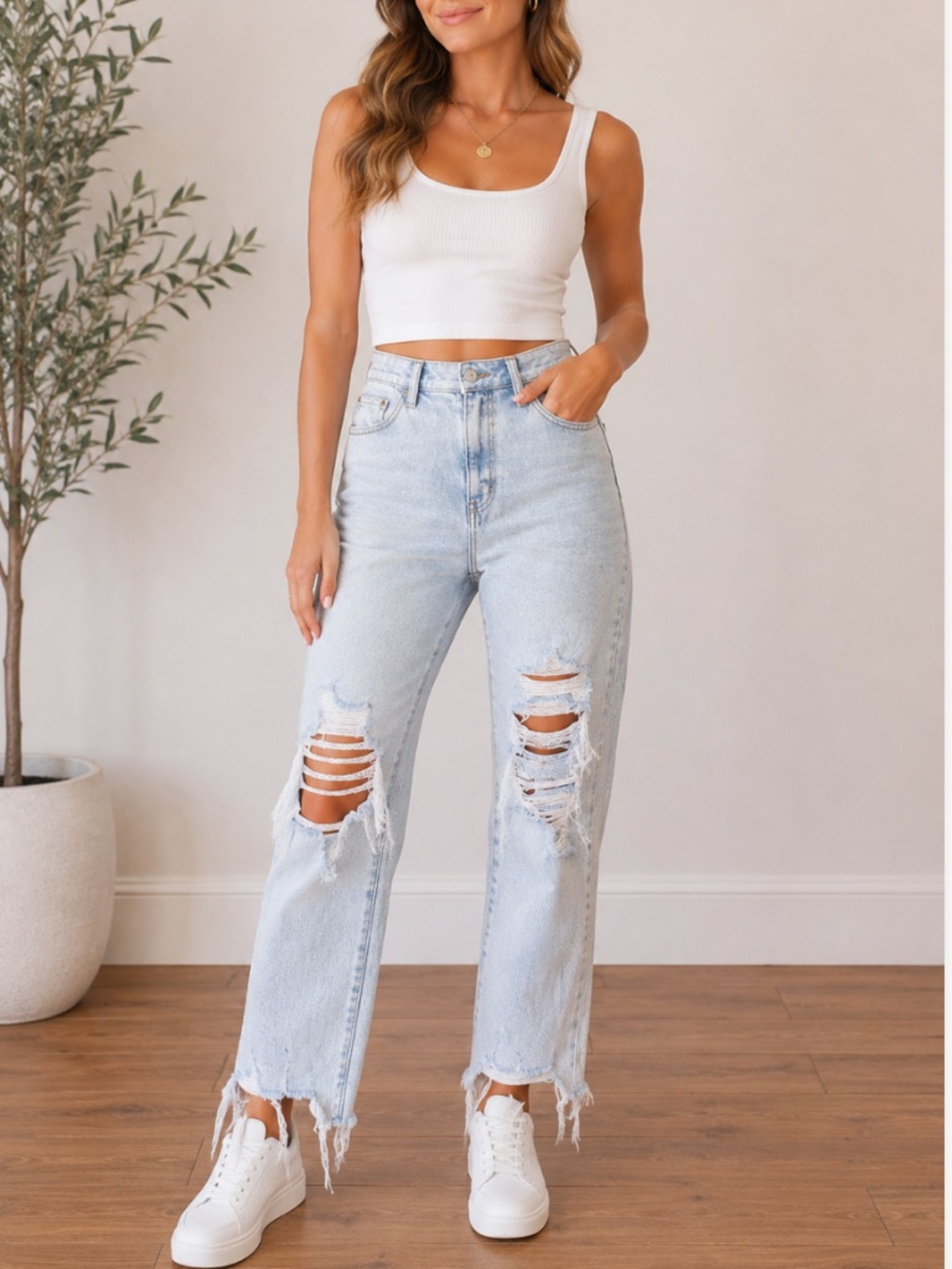 Eunina Tobi Superior Women’s Light Wash Distressed High Rise Mom Jeans, size 13